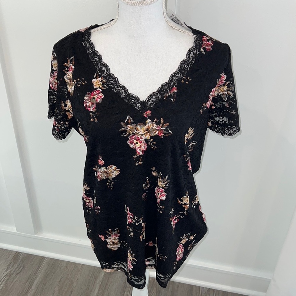 NWT Rambling Roses Lace Tee
